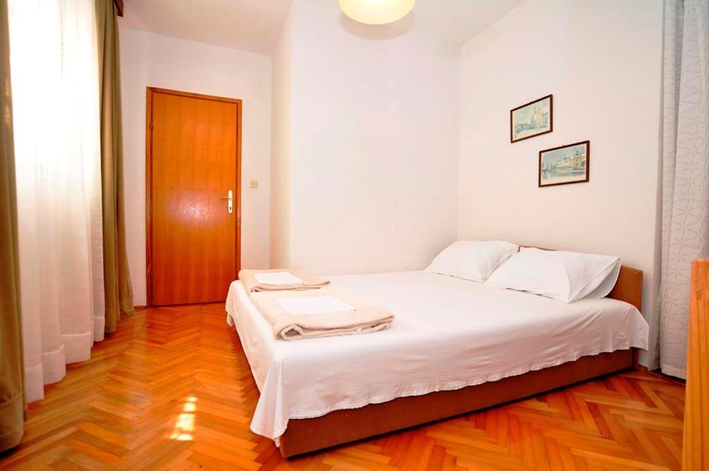 Apartmani More 드레베니크 외부 사진